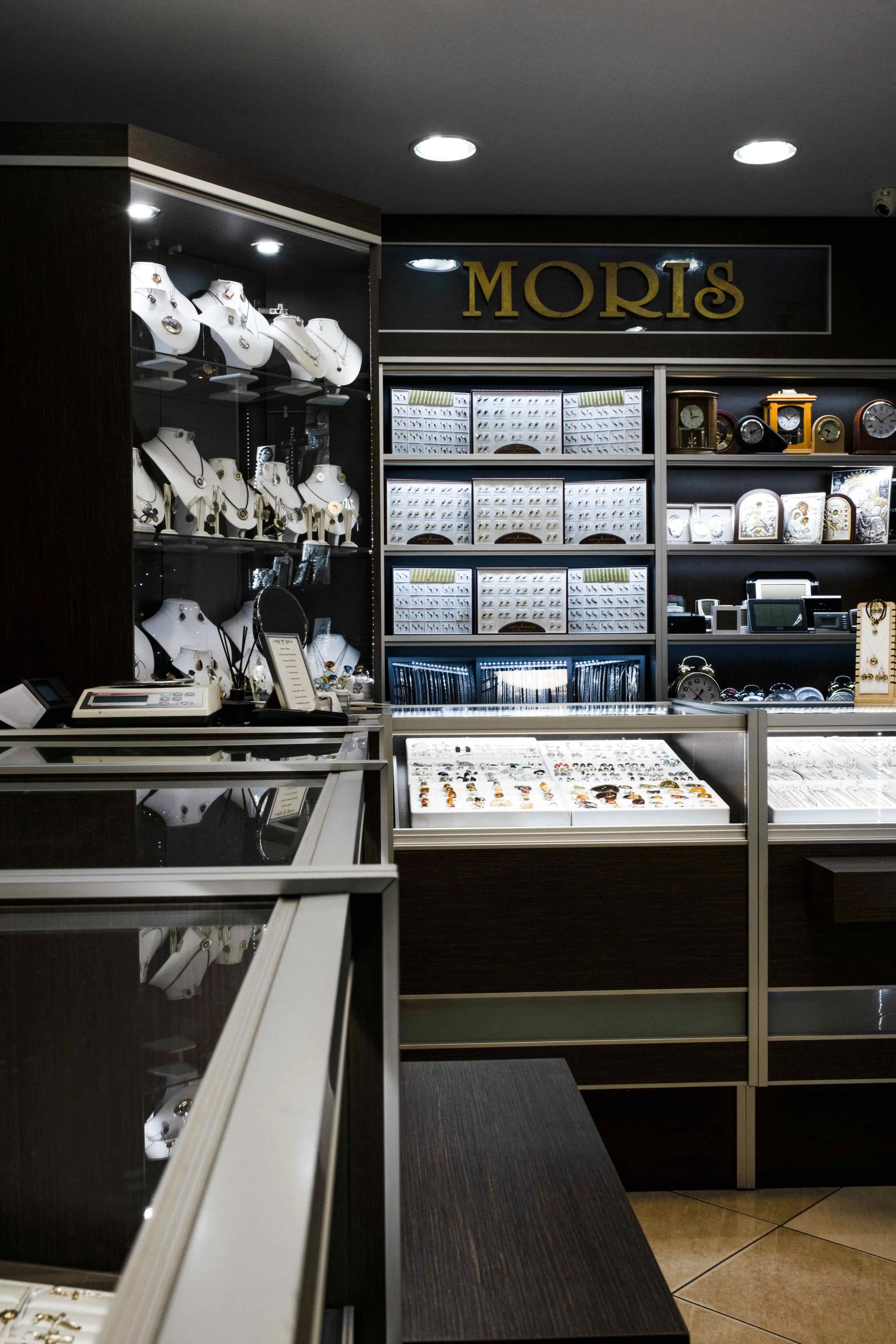 Wnętrze Salonu Jubilerskiego Moris w Rawiczu